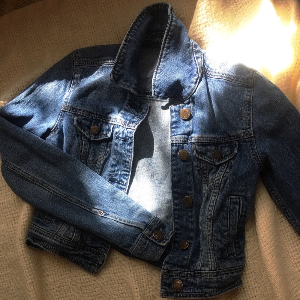 Short denim American eagle jacket